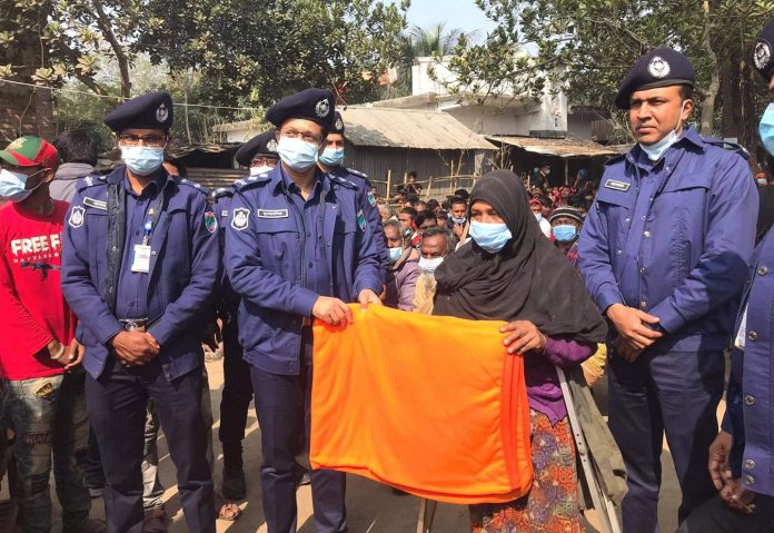 Jhenidah police blanket distribution Photo 02-02-21